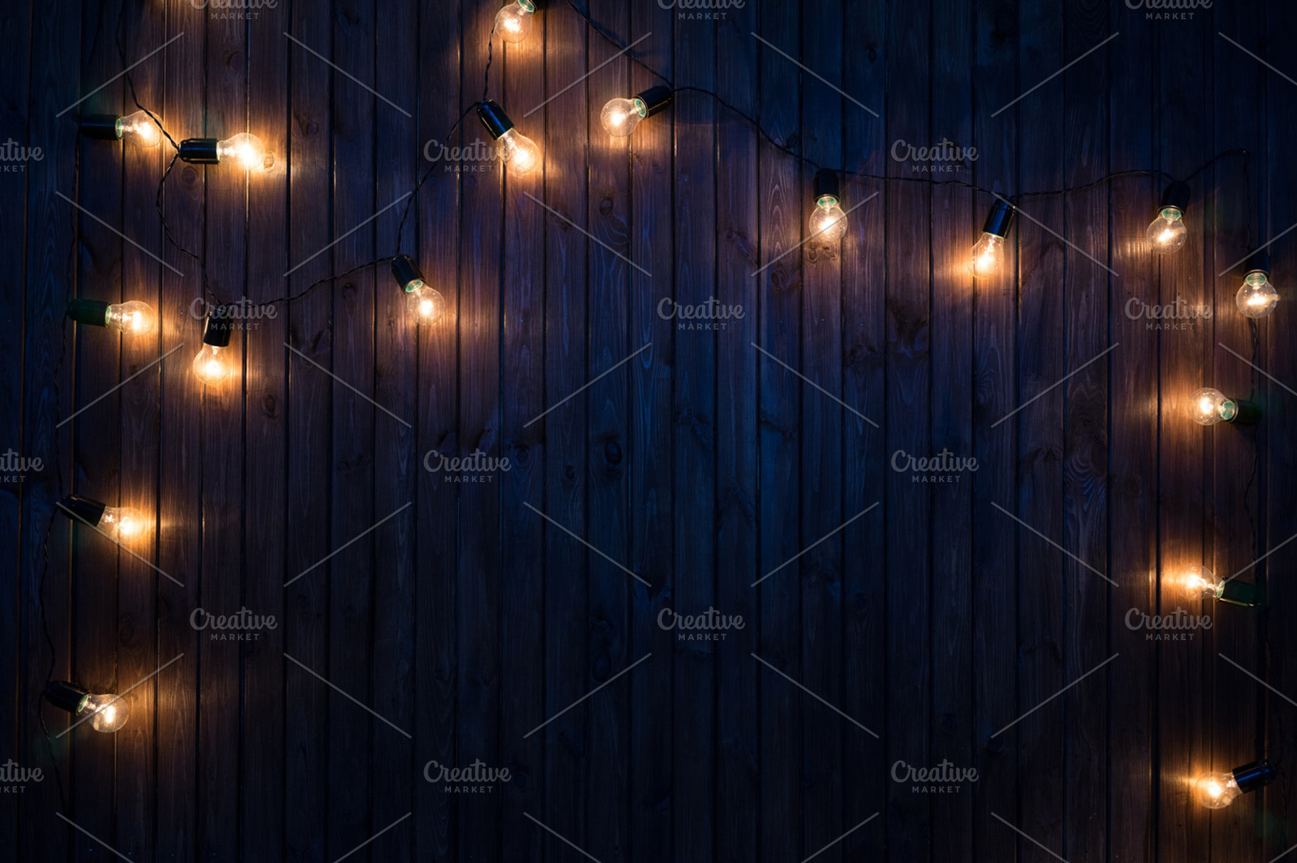 Light bulbs on wood, an Arts & Entertainment Photo by Arfis