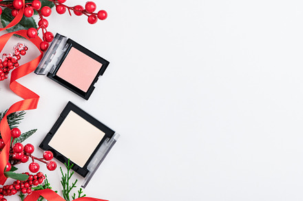 Compact powder and blush with ilex