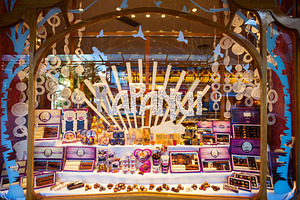Chocolate store showcase, Bariloche, a Photo by saiko3p