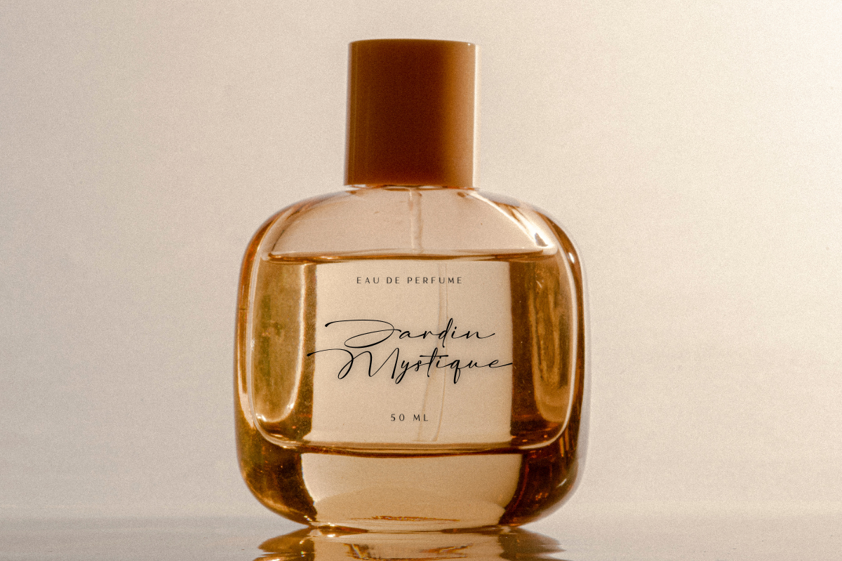 Purelines – Elegant Signature Font, a Script Font by Fikryal Studio (Photo 9 of 13)