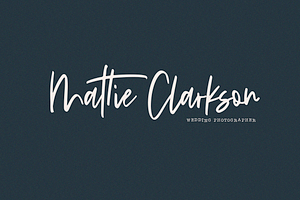 Sandcastle - Handwritten Script Font