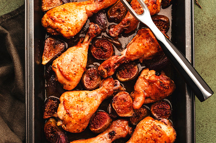 Baked chicken legs, drumsticks with figs and red onions in balsa, a Food & Drink Photo by 5PH