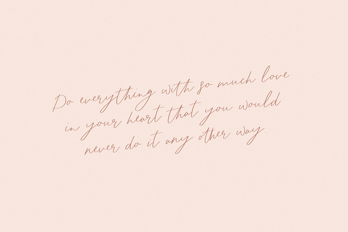 Bloomday Script Font preview 5