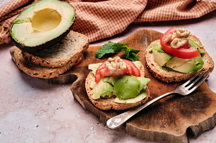 Toasted bread with avocado paste and