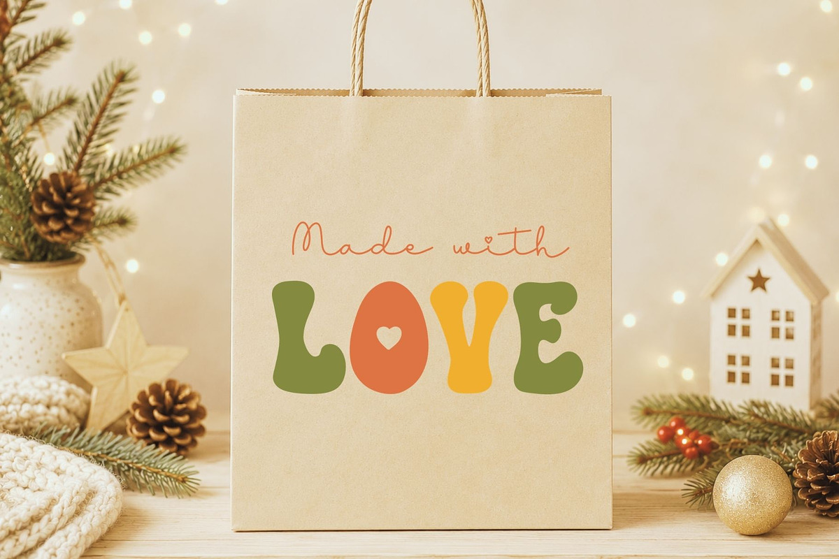 Groovy Mistletoe Font Duo, a Script Font by AnningArts (Photo 4 of 10)