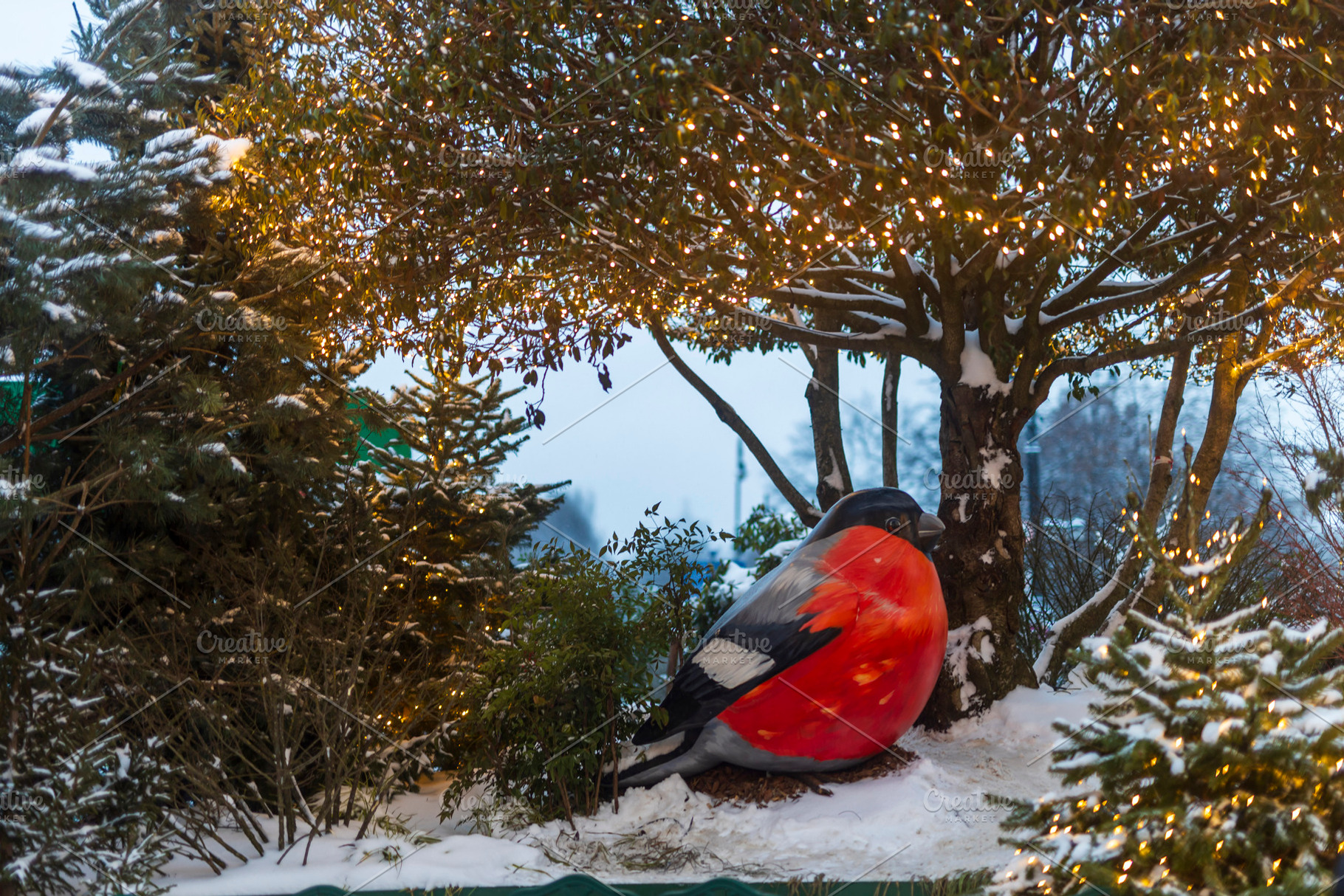 Large inflatable bullfinch sculpture, a Wallpaper Photo by Imaginarium