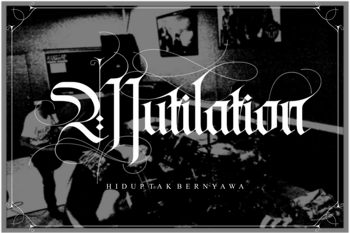 Sallfrog, a Blackletter Font by ismanayuda (Photo 4 of 7)