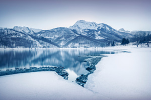 Gramolazzo lake and snow. Tuscany