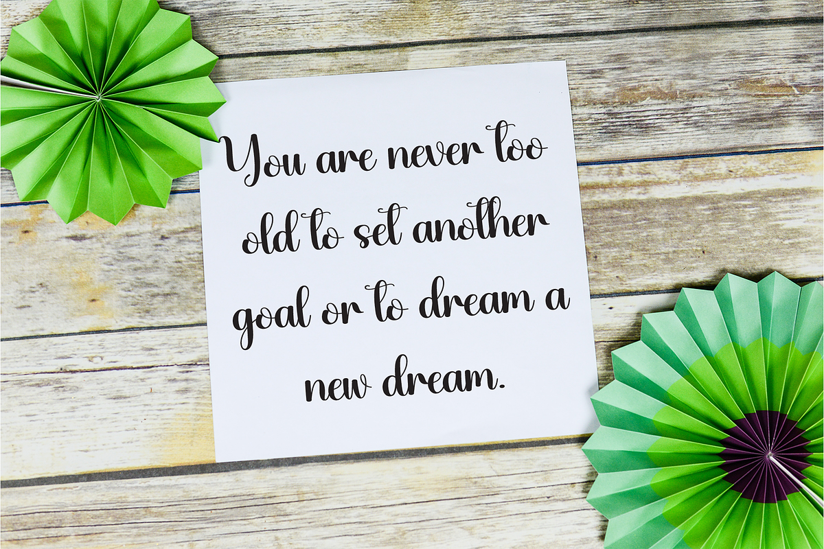 Sunday | Script Font, a Handwritten Font by Scratchones (Photo 4 of 9)