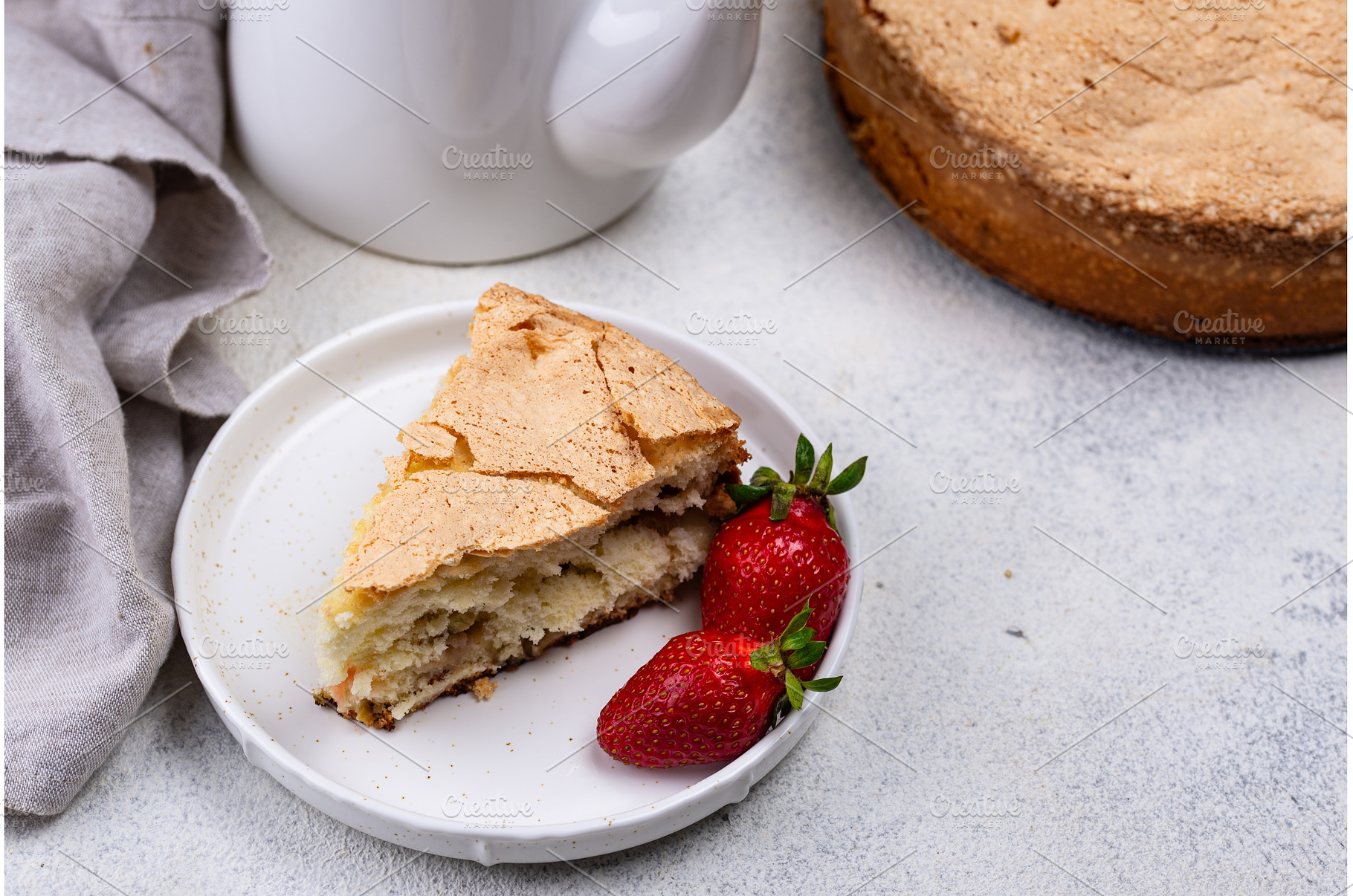 Homemade sweet cake with strawberry, a Food & Drink Photo by Yulia Furman
