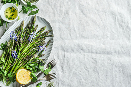 Green asparagus and cooking flavor