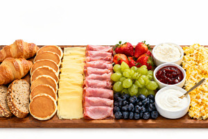 Breakfast grazing board with pastrie, a Photo by Dvoevnore photos