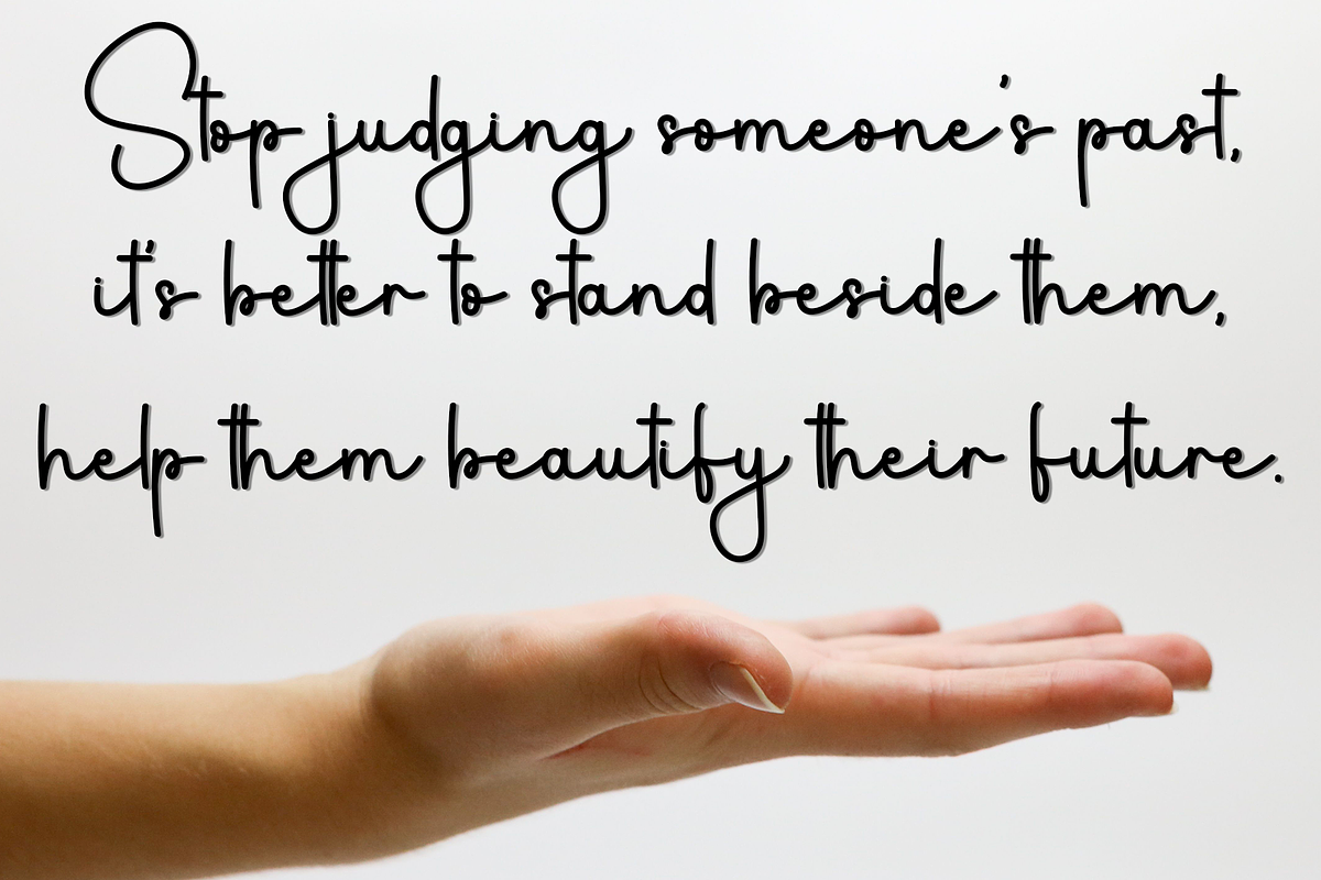 The East, a Handwritten Font by InermediaSTUDIO (Photo 5 of 8)