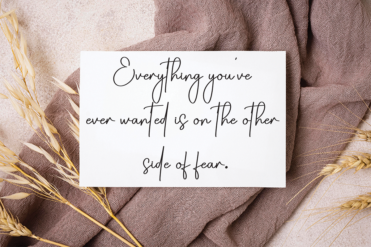Vintage Signature | Script Font, a Handwritten Font by Scratchones (Photo 3 of 8)