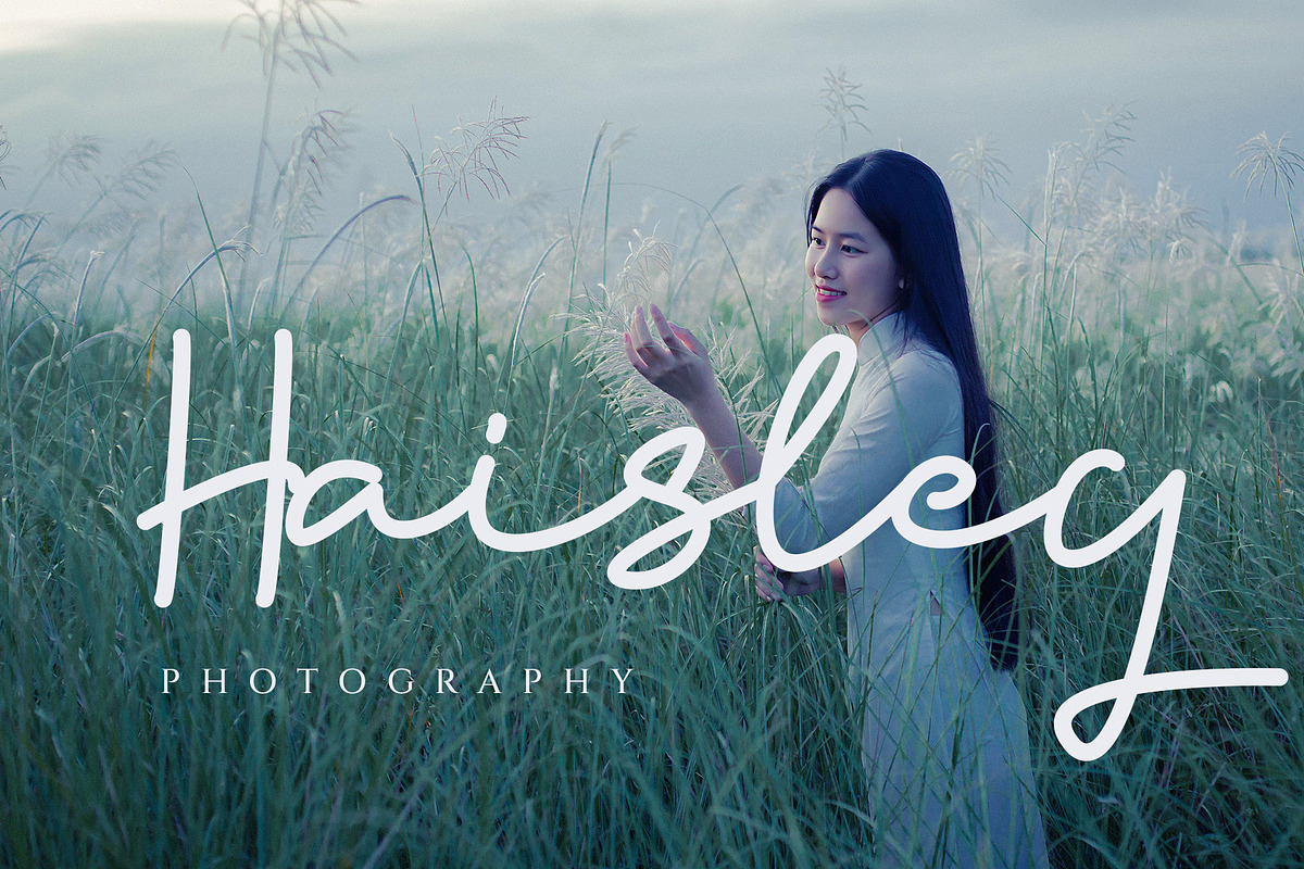 Farida Signature Script Font, a Script Font by Bilahstudio (Photo 2 of 12)