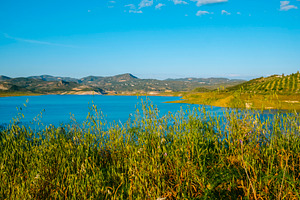 Iznajar reservoir, in the province of Cordoba, a Photo by Nito