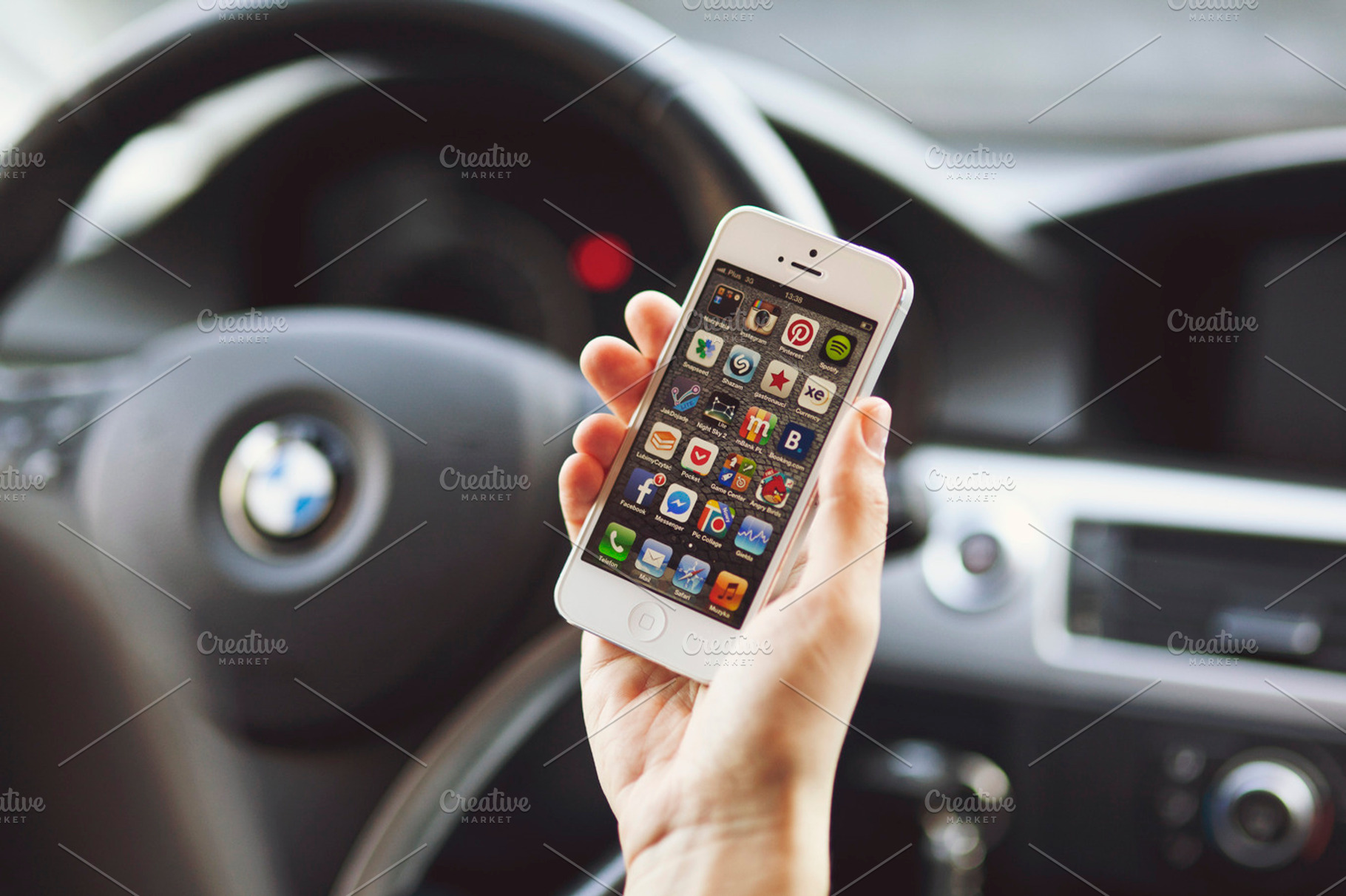 Iphone 5 In A Car Photo