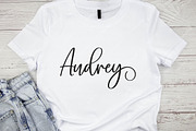 Raelyn - Lovely Script Font, a Script Font by Jozoor (Thumbnail 2 of 8)
