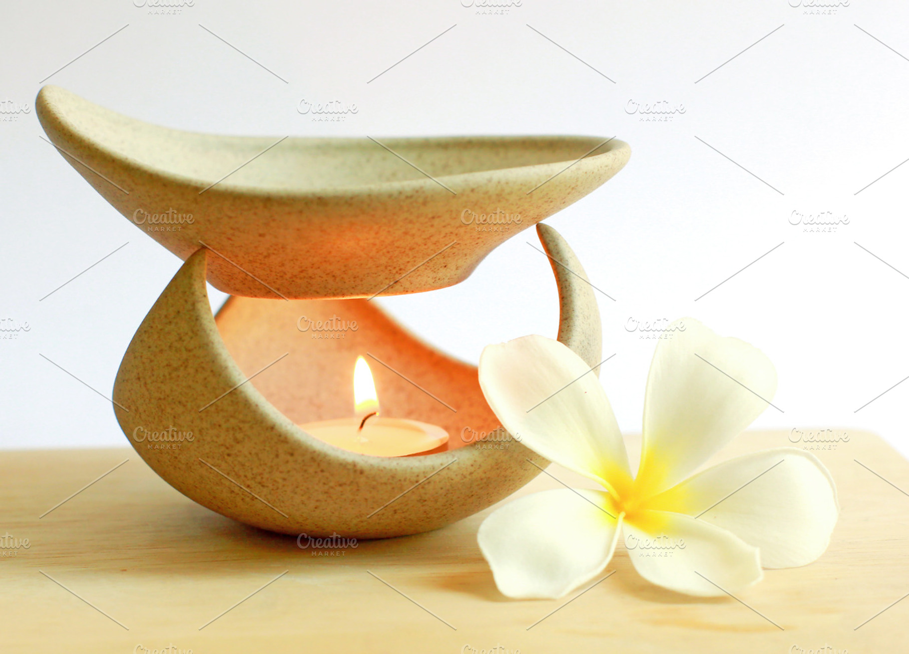 Aromatherapy lamp, flower and cadle