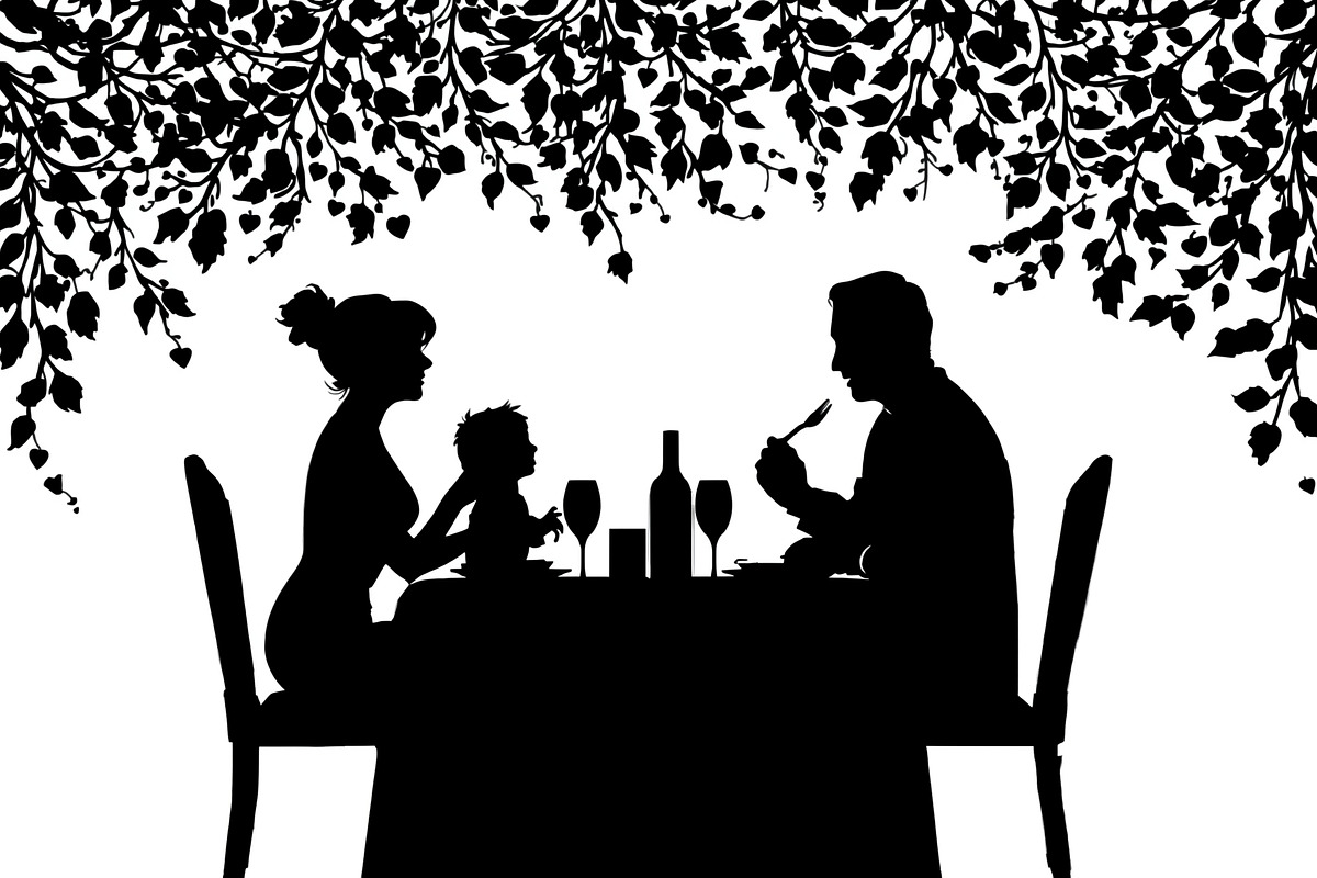 Minimalist family eating dinner, an Illustration by Amazin_art (Photo 11 of 17)