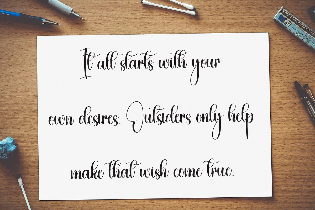 Article | Script Font, a Handwritten Font by Scratchones (Photo 3 of 9)