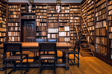 Library room with bookshelves, a School & Education Photo by Radiokafka