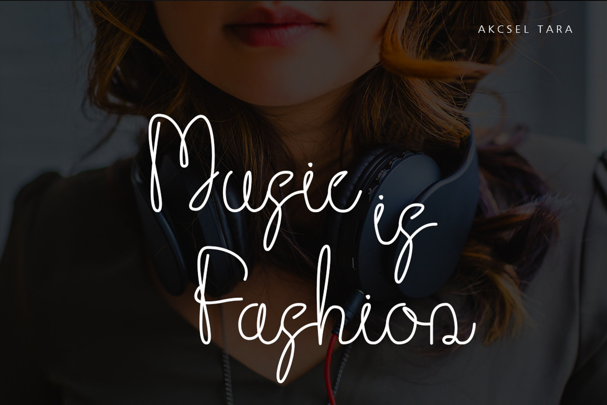 Beauty baey - Monoline Script Font, a Script Font by Akcsel Tara (Photo 2 of 10)