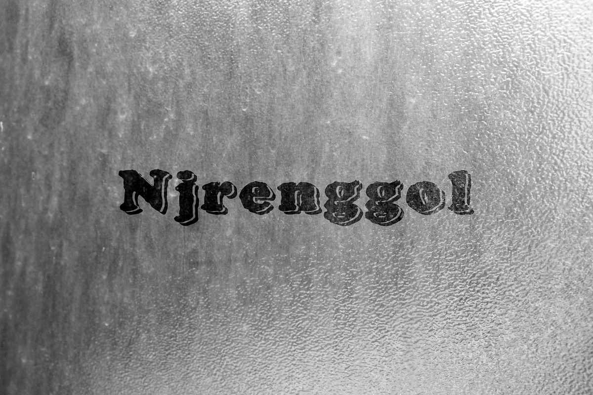 Njrenggol, a Serif Font by Nickhard (Photo 1 of 7)