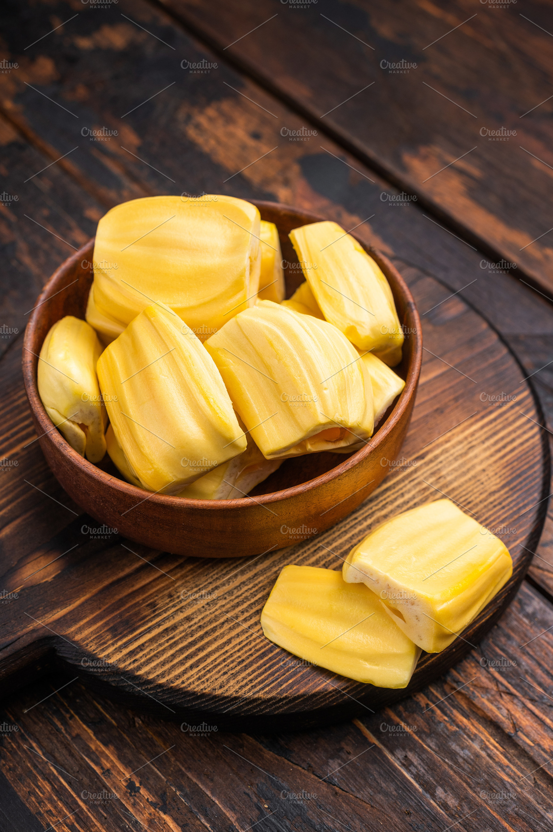 Sweet, golden jackfruit pods (bulbs) in a wooden bowl on a rusti, a Photo by composter-box@mail.ru