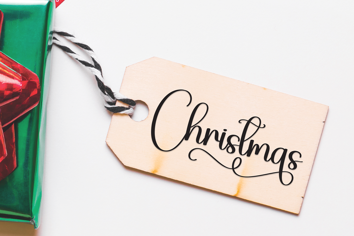 Valentine | Script Font, a Handwritten Font by Scratchones (Photo 5 of 9)