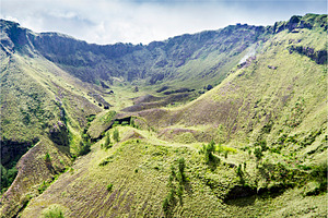 Inside Batur volcano, a Photo by saiko3p