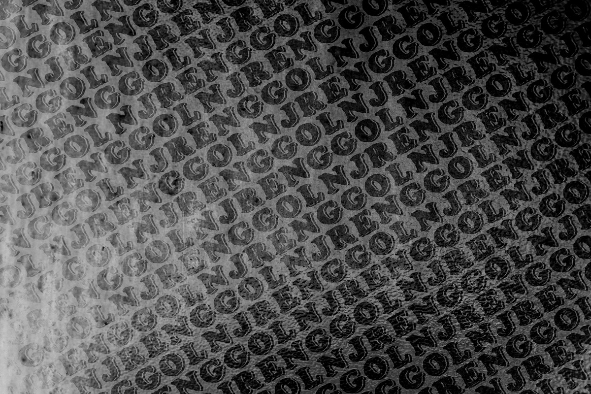 Njrenggol, a Serif Font by Nickhard (Photo 3 of 7)