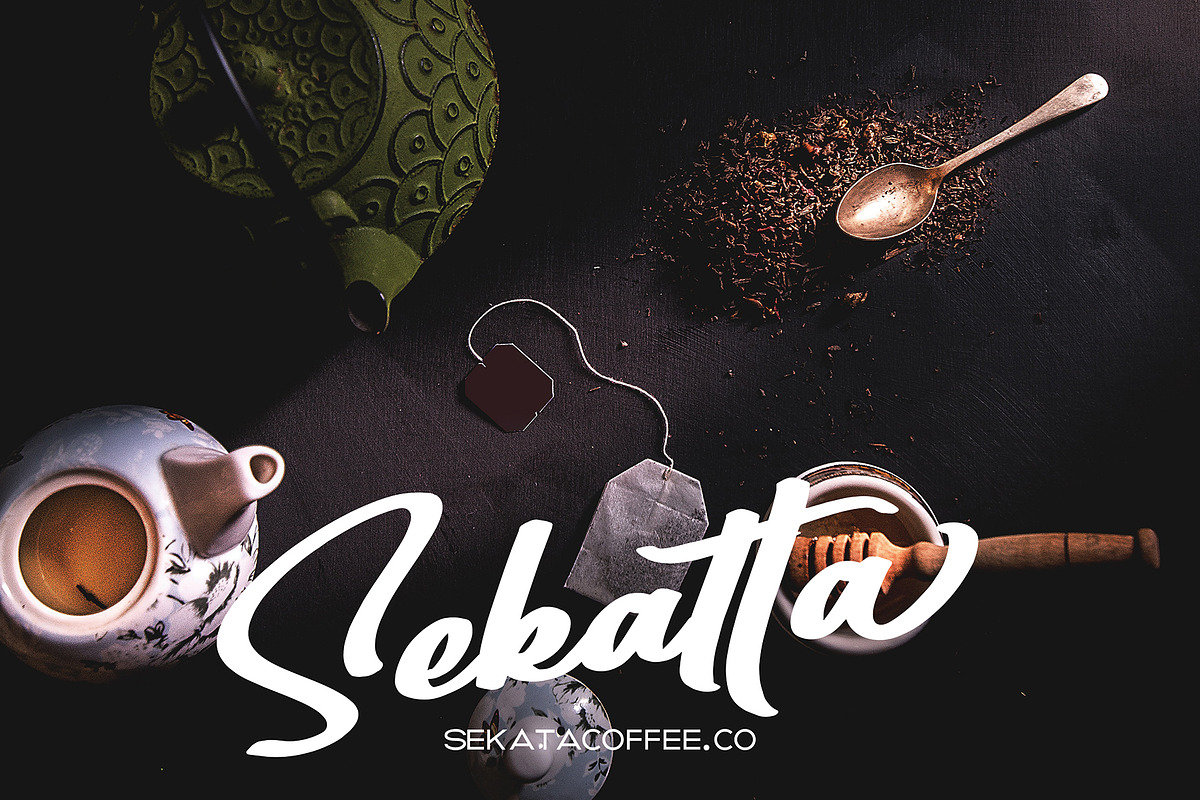 Qirttam Risllara, a Script Font by pineungtype (Photo 7 of 9)