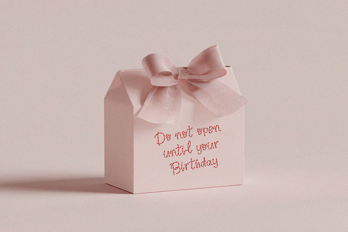 Holiday String - Vintage Dotted Font, a Handwritten Font by AnMark (Photo 7 of 10)