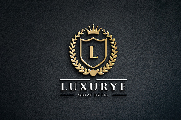 Classic Gold Monogram Letter L Wreat preview 4