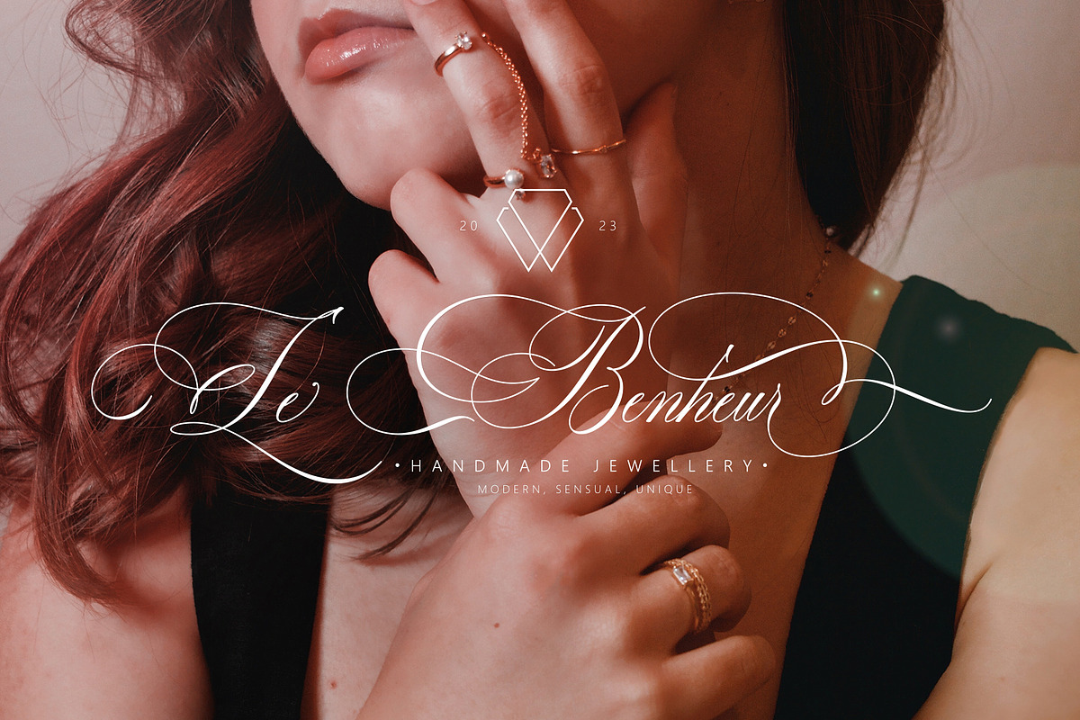 Hazle Gelia, a Script Font by JamalCreativeStudio (Photo 4 of 10)
