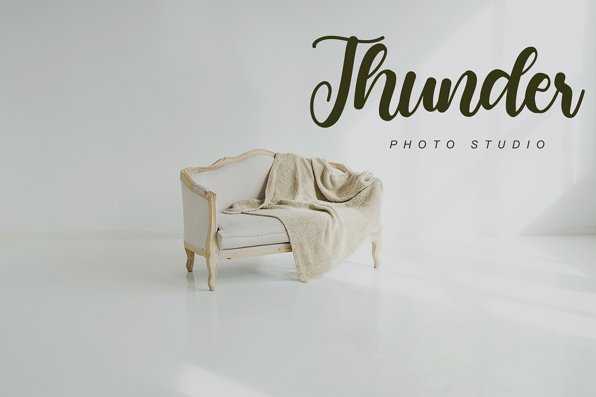Hello Christmas, a Handwritten Font by Majelis Font (Photo 4 of 7)