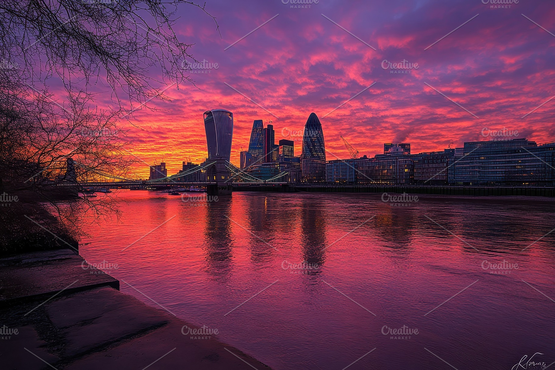 Sunset Reflecting on the Thames Rive, a Photo by Tanuart