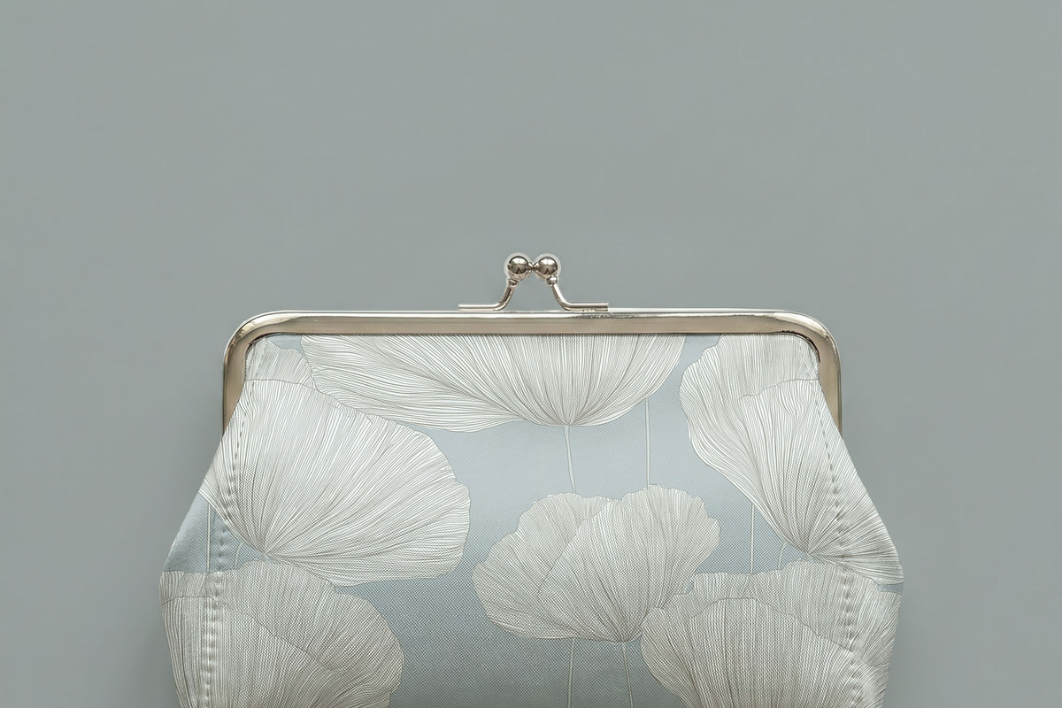 Satin Kiss Lock Purse Mockup PSD, a Household Mockup by 1001 mockups (Photo 5 of 10)