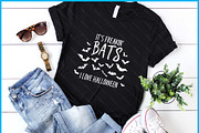 It's Freakin Bats Halloween Quote, a Graphic by Creativeusart (Thumbnail 1 of 4)