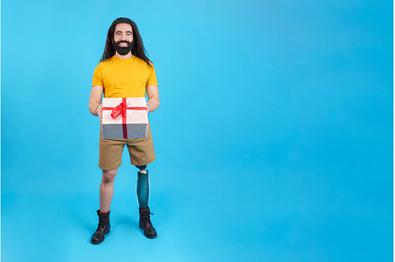 Man with a leg prosthesis delivering, a Person Photo by Iván Moreno STOCK PHOTO