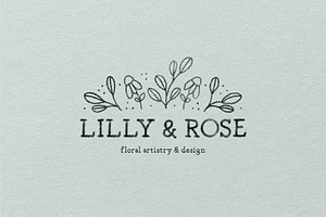 Petite Fleur Font: SVG, Regular