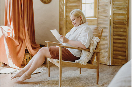 Young woman sitting on chair with