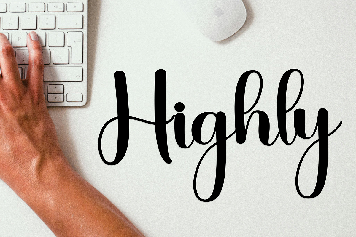 Vintage Glaudusa, a Handwritten Font by FreshTypeINK (Photo 6 of 8)