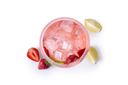Strawberry gin tonic cocktail