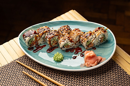 Uramaki sushi rolls with cream cheese
