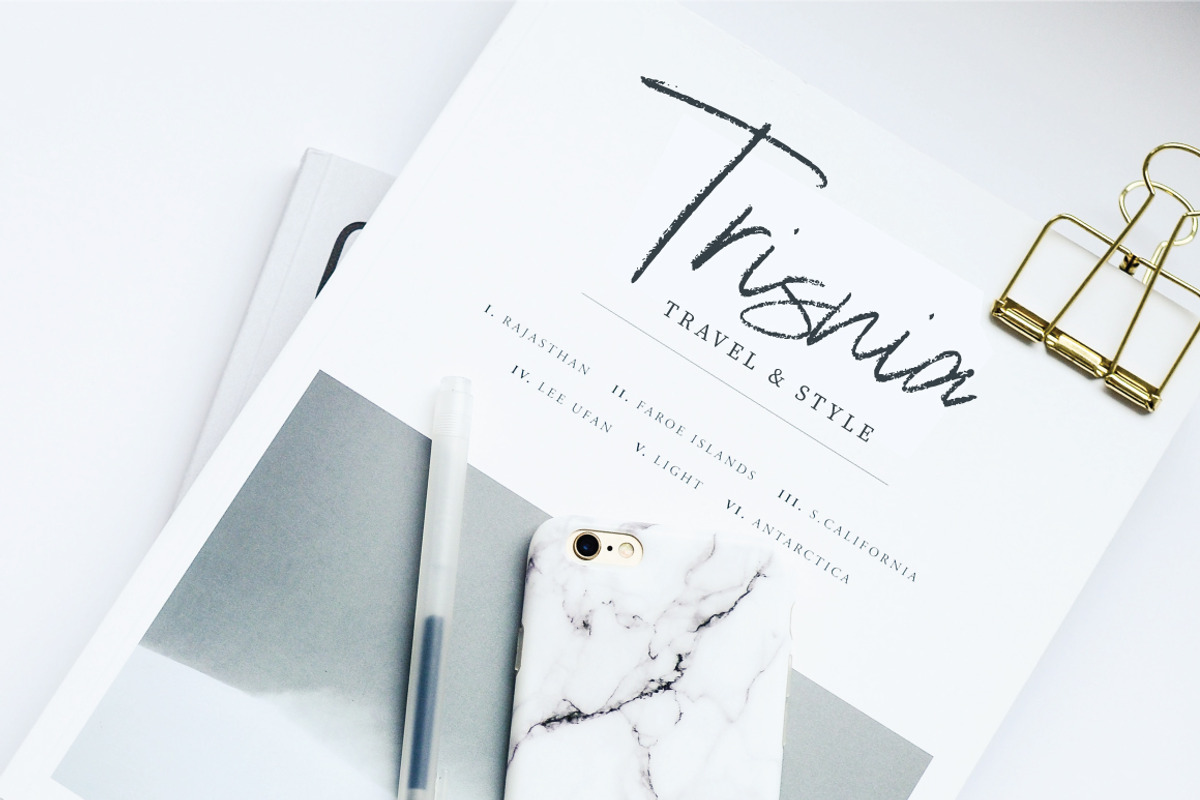 Hekian Signature Brush, a Handwritten Font by Eltypesstudio (Photo 8 of 12)