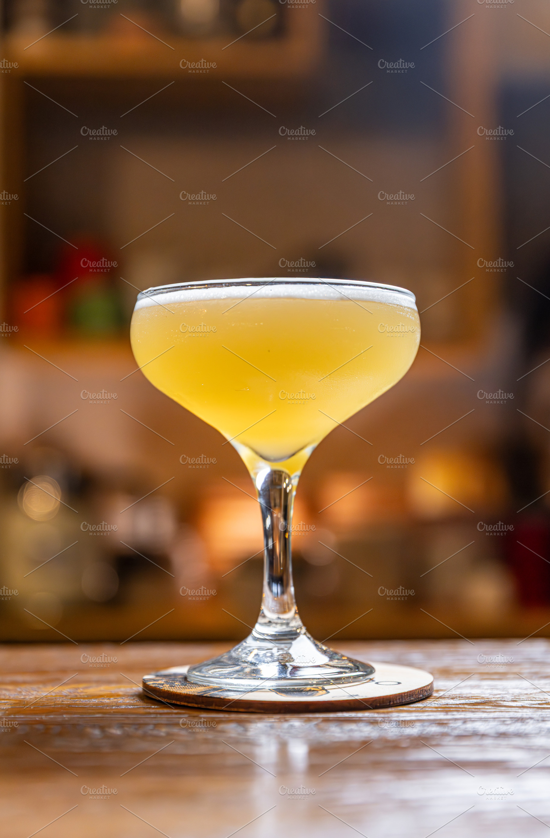 Refreshing lemon cocktail, a Photo by Grafvision photography
