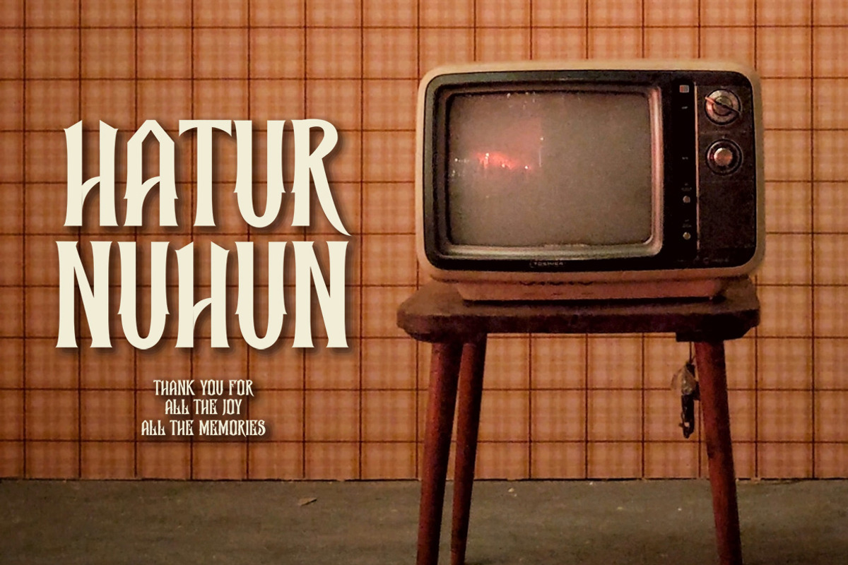 Sargiusk - Vintage Font, a Serif Font by ivan_artnivora (Photo 2 of 4)