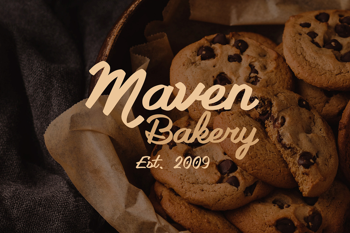 Jensen Luxury Cursive Logo Font preview 3